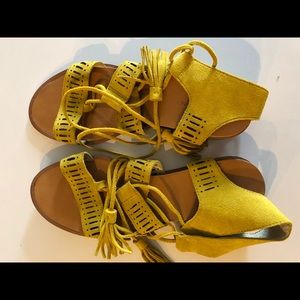 caslon yellow sandals size 7